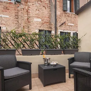  Apartment Sant'aponal Cozy With Balcony R&r